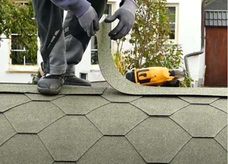 Gartensauna selber bauen - Dachabdichtung