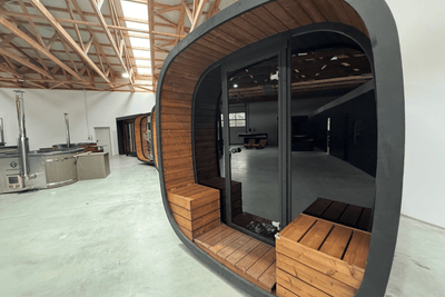 KOMPLETTANGEBOT: PREMIUM Fasssauna CUBE 230 x 240 cm mit Elektroofen | Thermoholz | BLACK