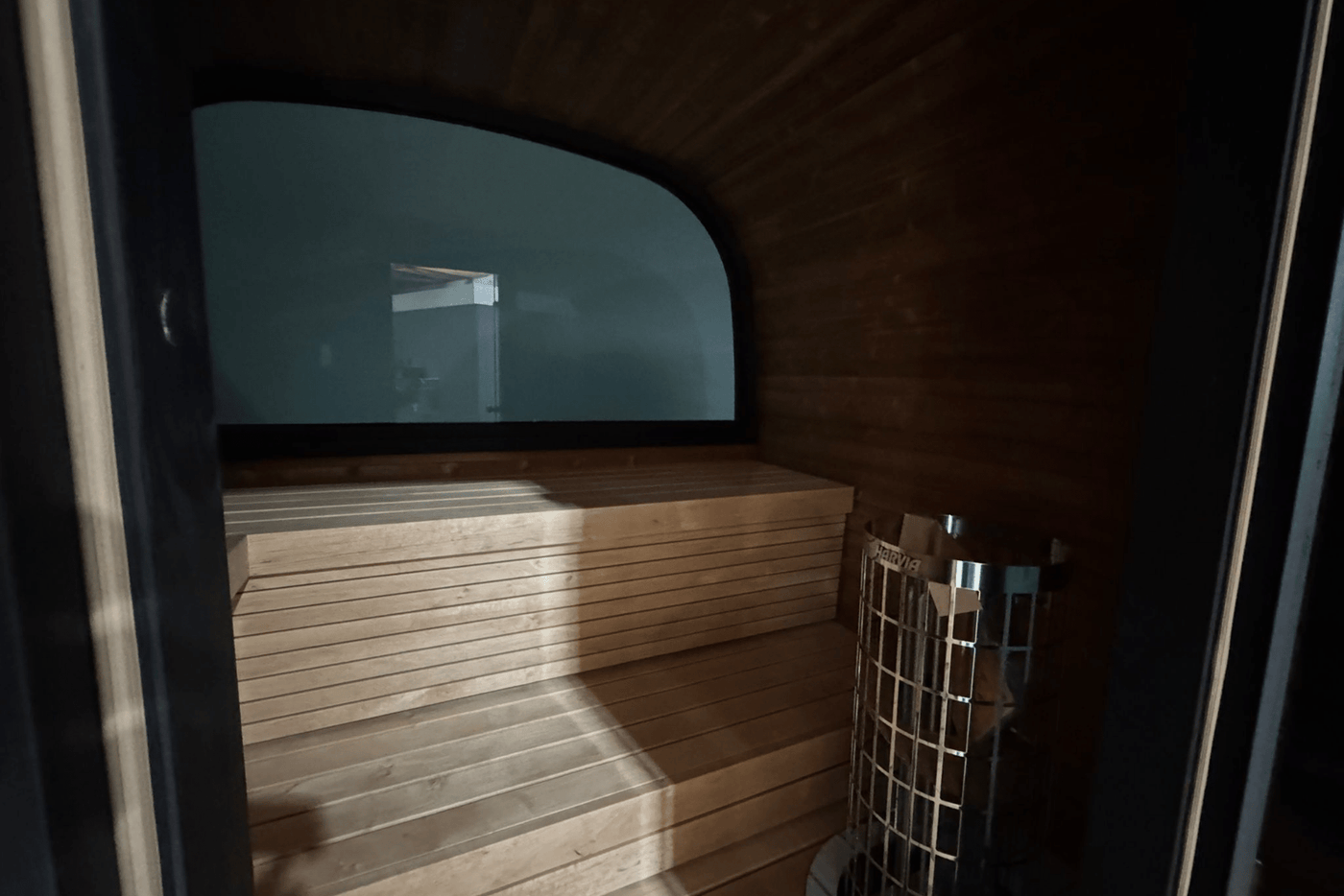 KOMPLETTANGEBOT: PREMIUM Fasssauna CUBE 230 x 240 cm mit Elektroofen | Thermoholz | BLACK